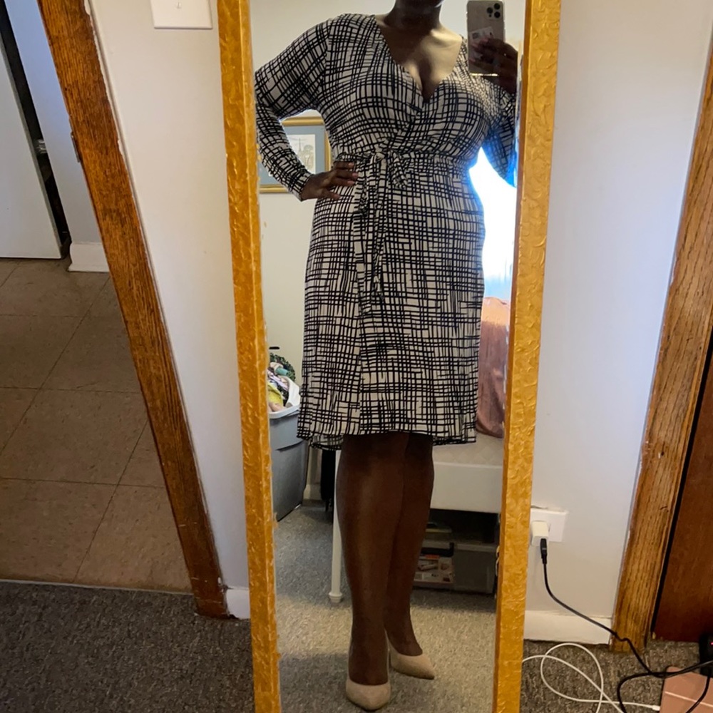Ava & Viv Black and white midi wrap dress